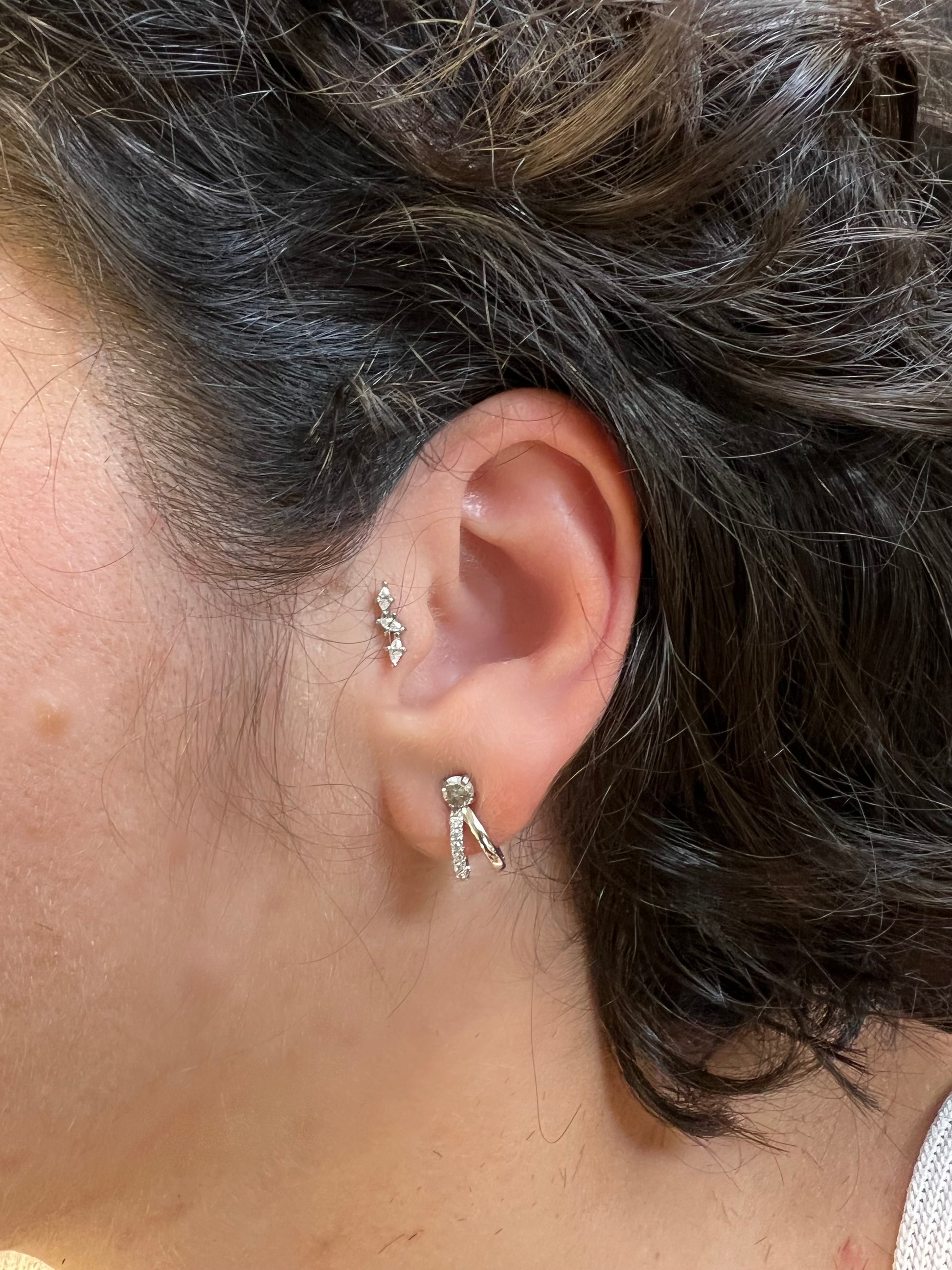 anneau duo de lumière porté lobe avec labret
